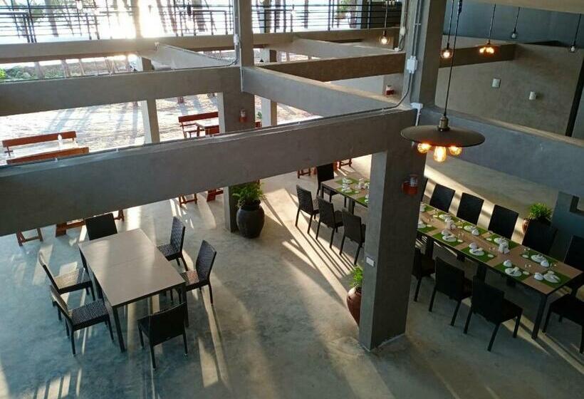 酒店 The Chevalley Beach Resort