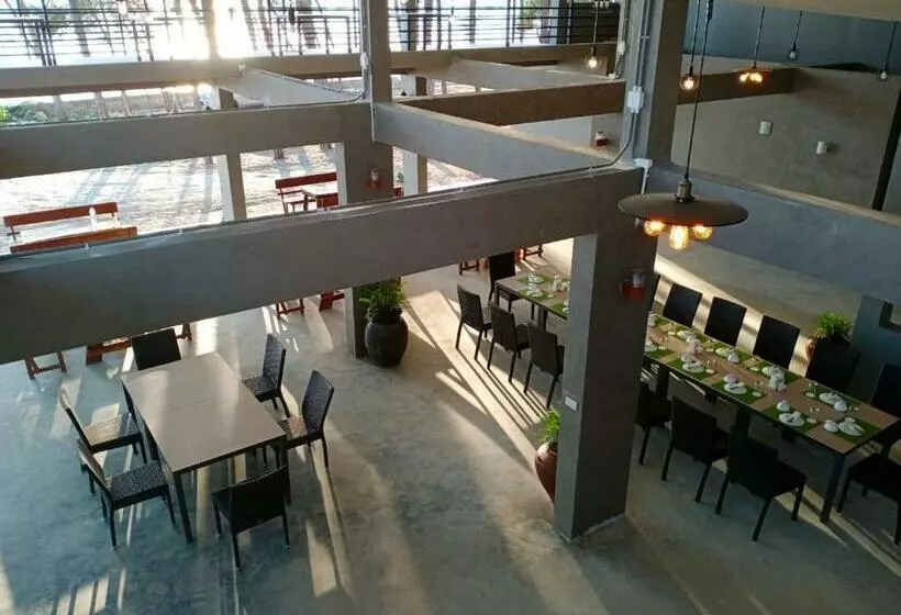 ホテル The Chevalley Beach Resort