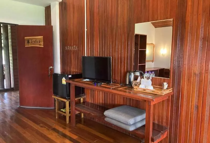 ホテル The Chevalley Beach Resort