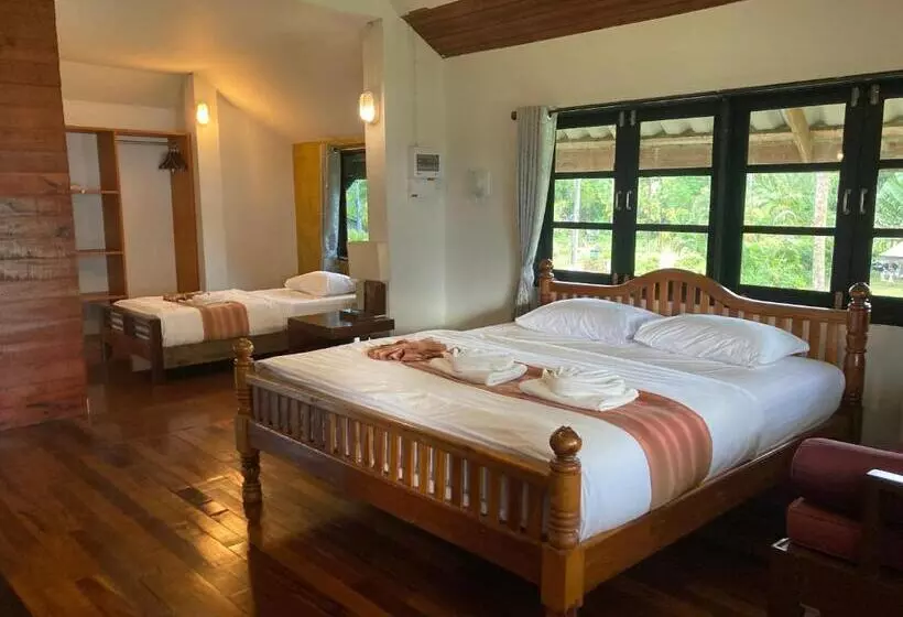 ホテル The Chevalley Beach Resort