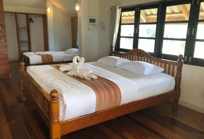 ホテル The Chevalley Beach Resort