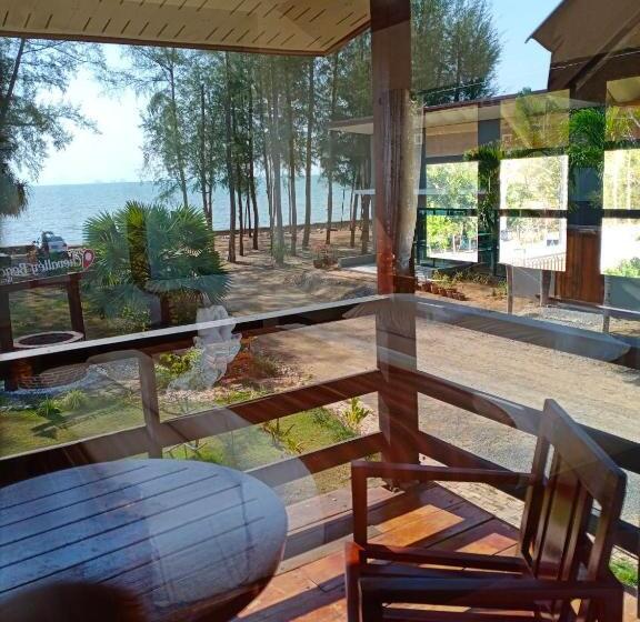 酒店 The Chevalley Beach Resort