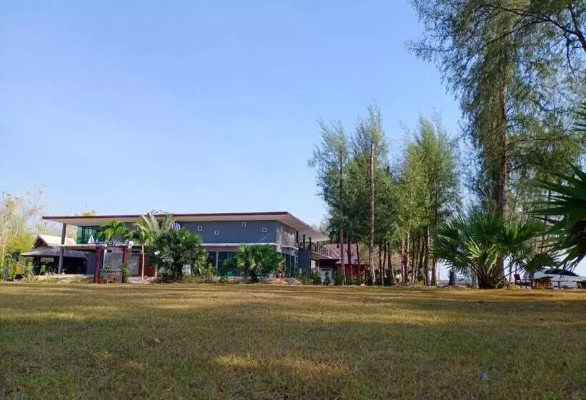 ホテル The Chevalley Beach Resort