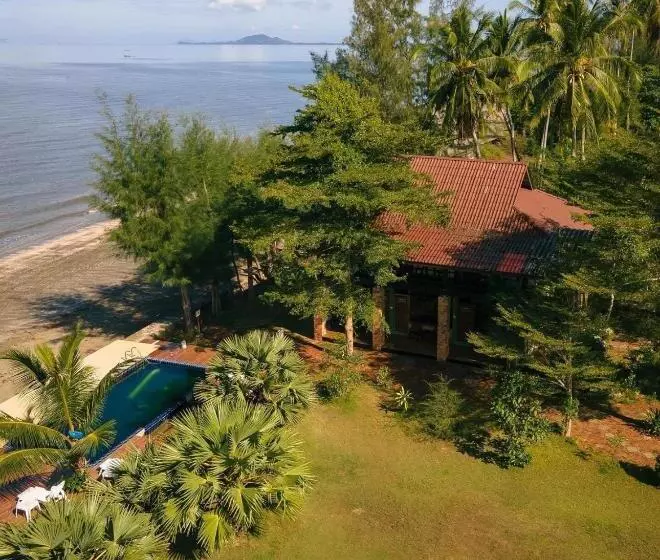 ホテル The Chevalley Beach Resort