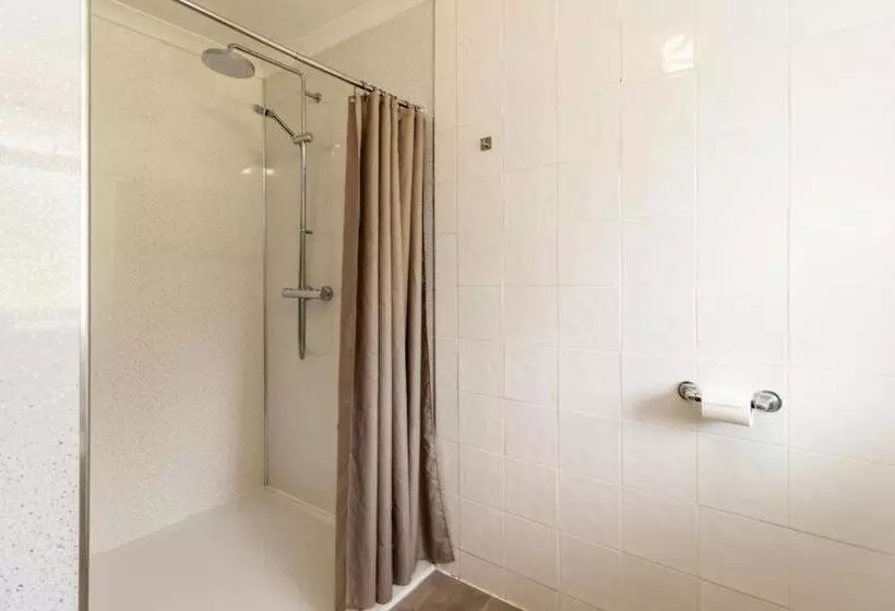 ユースホステル Bower House Inn