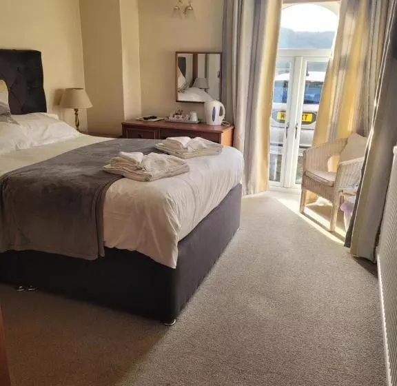 ユースホステル Bower House Inn