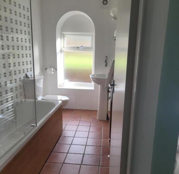 הוסטל Bower House Inn