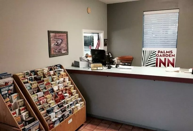 Retkeilymaja Palms Garden Inn