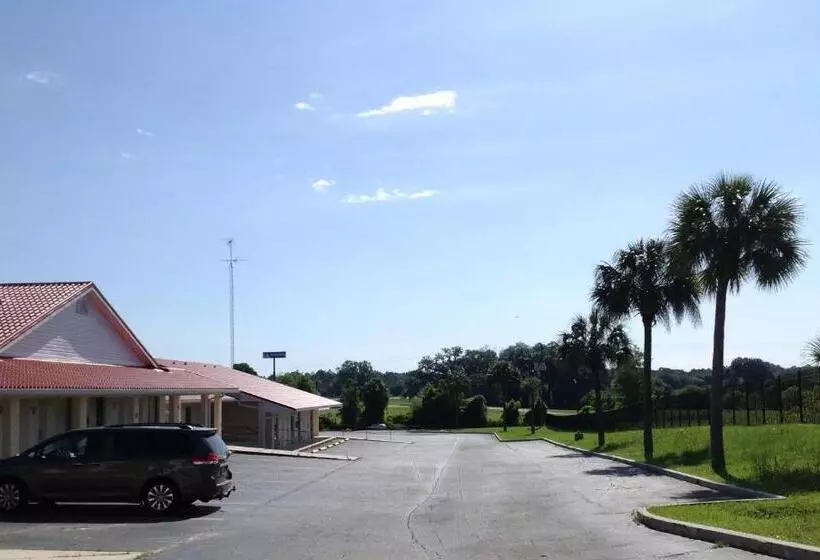 Retkeilymaja Palms Garden Inn