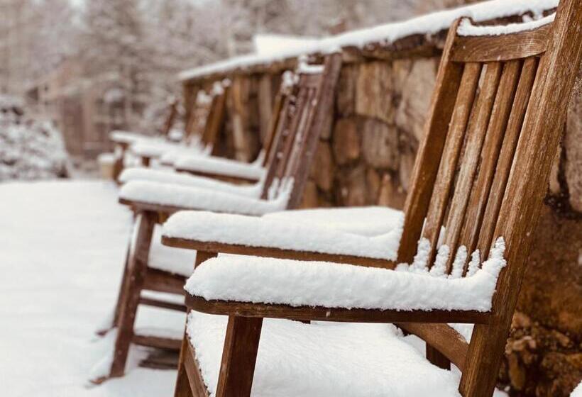 ホテル The Greystone Inn