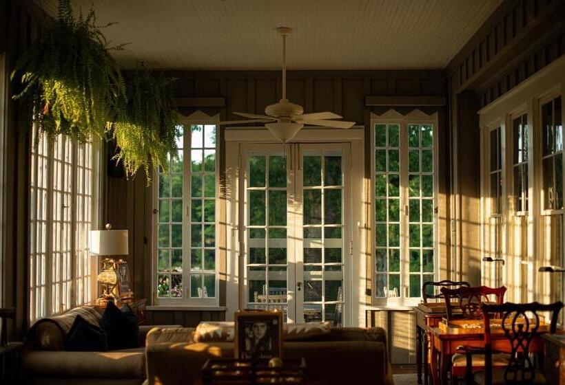 ホテル The Greystone Inn