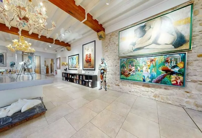 تختخواب و صبحانه Besharat Gallery & Museum