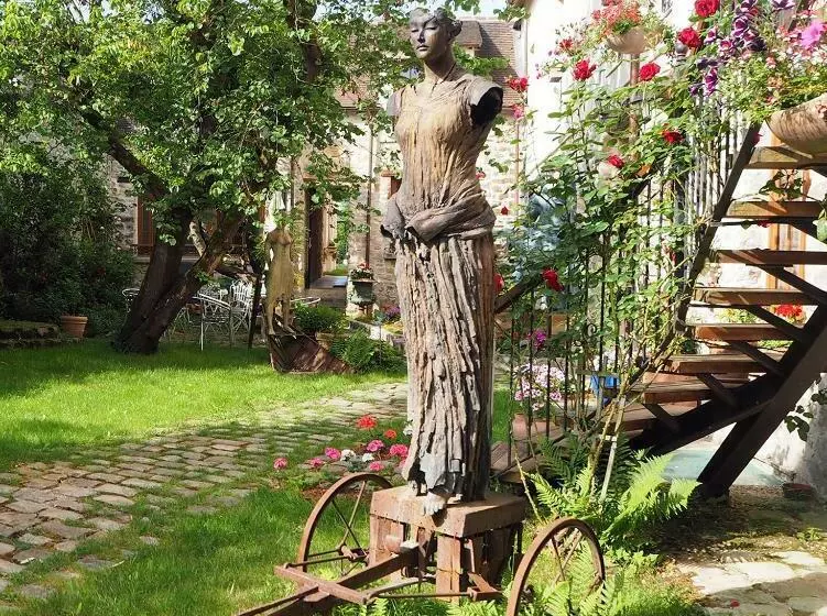 تختخواب و صبحانه Besharat Gallery & Museum