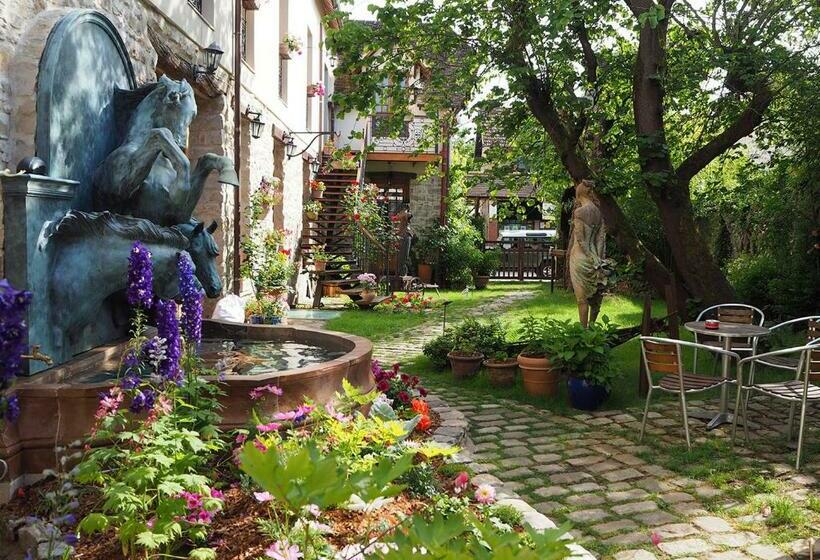 مبيت وإفطار Besharat Gallery & Museum