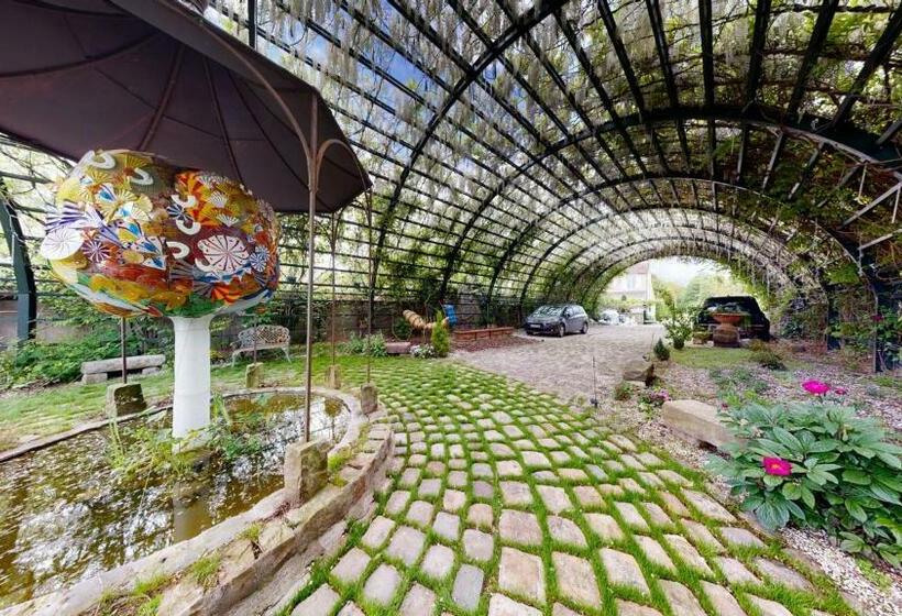 مبيت وإفطار Besharat Gallery & Museum