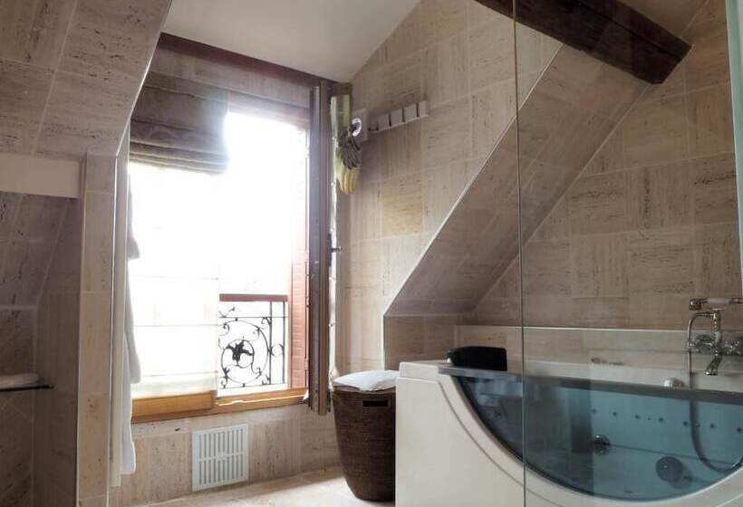 مبيت وإفطار Besharat Gallery & Museum