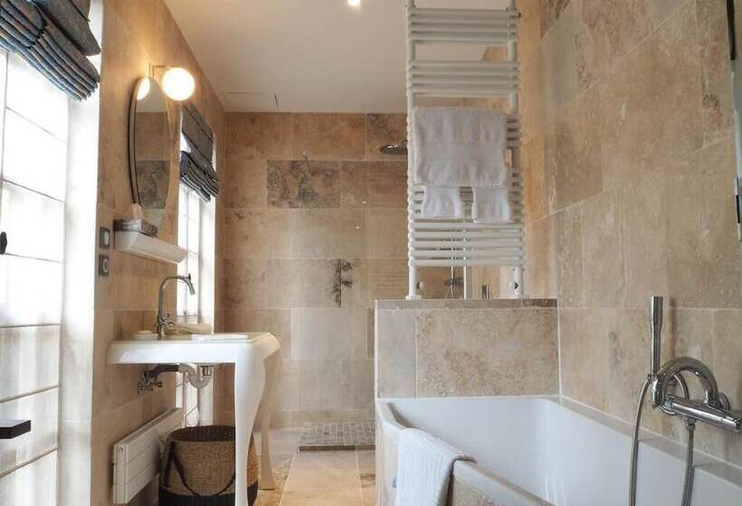 مبيت وإفطار Besharat Gallery & Museum