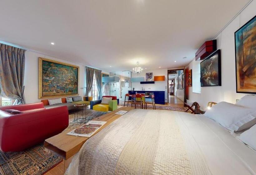 مبيت وإفطار Besharat Gallery & Museum