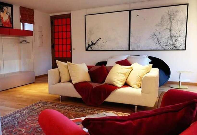 مبيت وإفطار Besharat Gallery & Museum