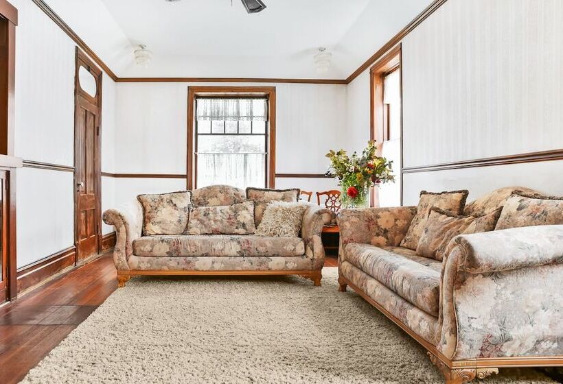 مبيت وإفطار Valley House Inn