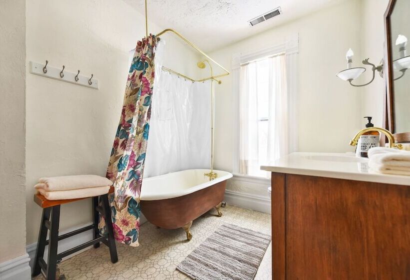 مبيت وإفطار Valley House Inn