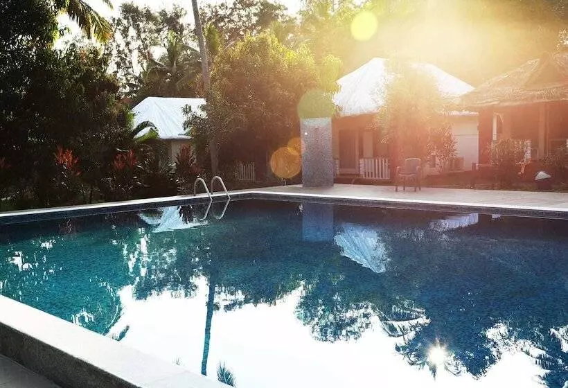 Hotelli Phoenix Island Resort