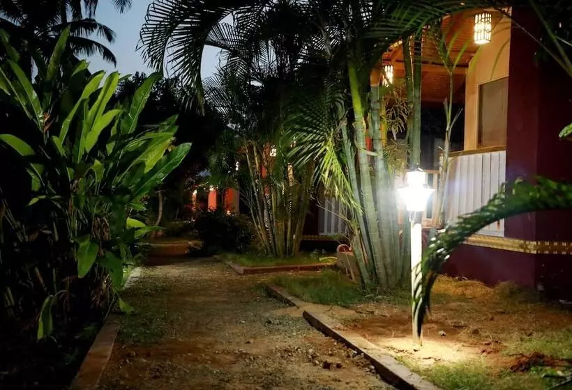 Hotelli Phoenix Island Resort