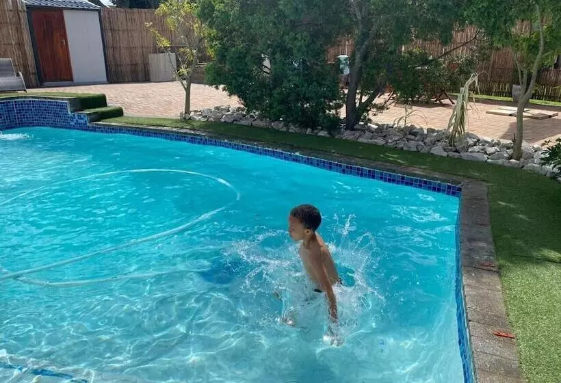 پانسیون 71 On Albert