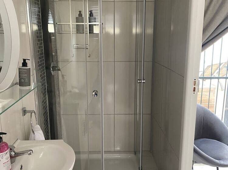 膳宿费 71 On Albert