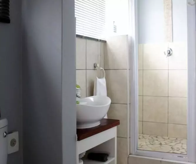 پانسیون 71 On Albert