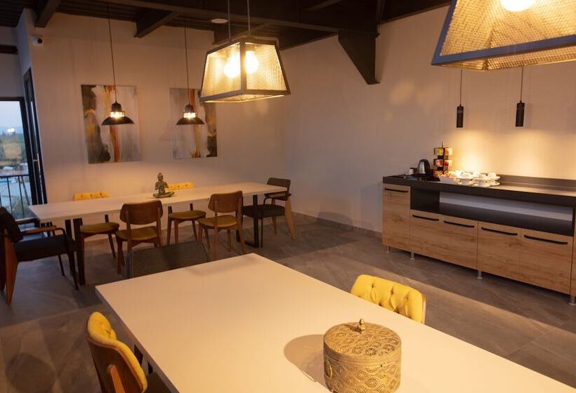 Valent Otel Business