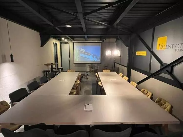 Valent Otel Business