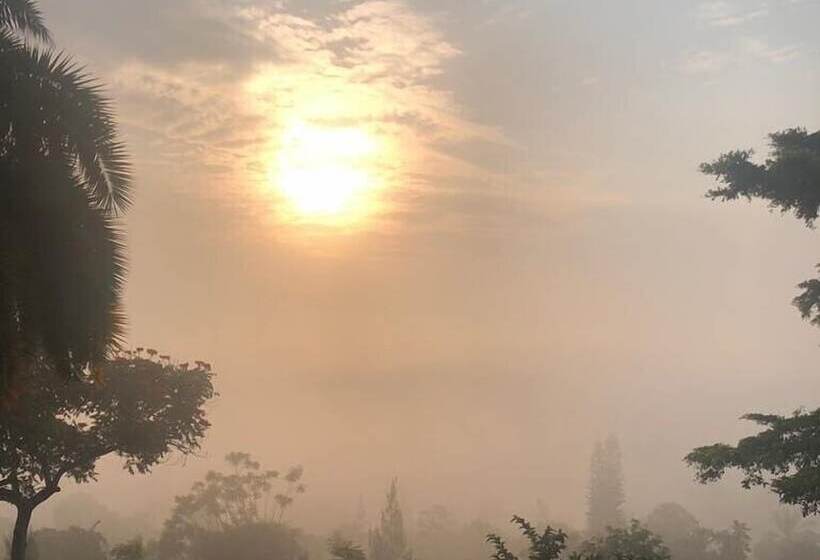 تختخواب و صبحانه Choose Kigali