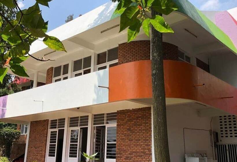 تختخواب و صبحانه Choose Kigali