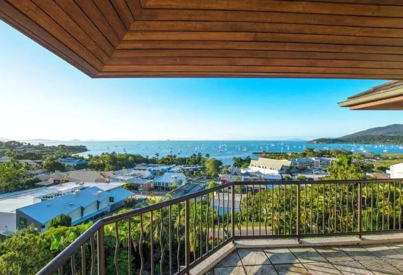 ホテル At Water's Edge Resort