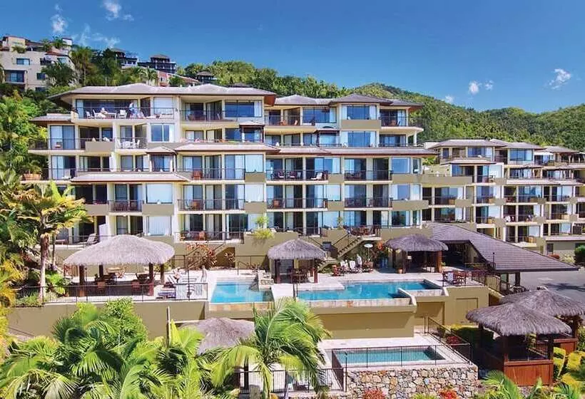 ホテル At Water's Edge Resort