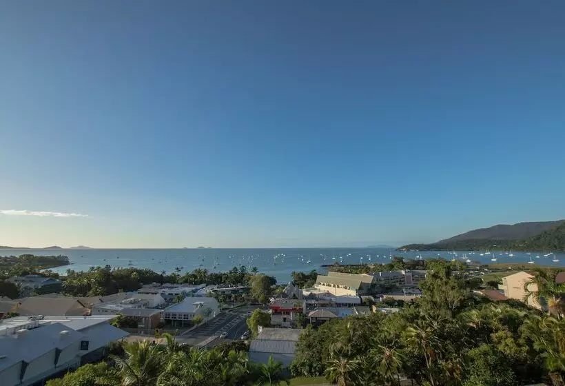 ホテル At Water's Edge Resort