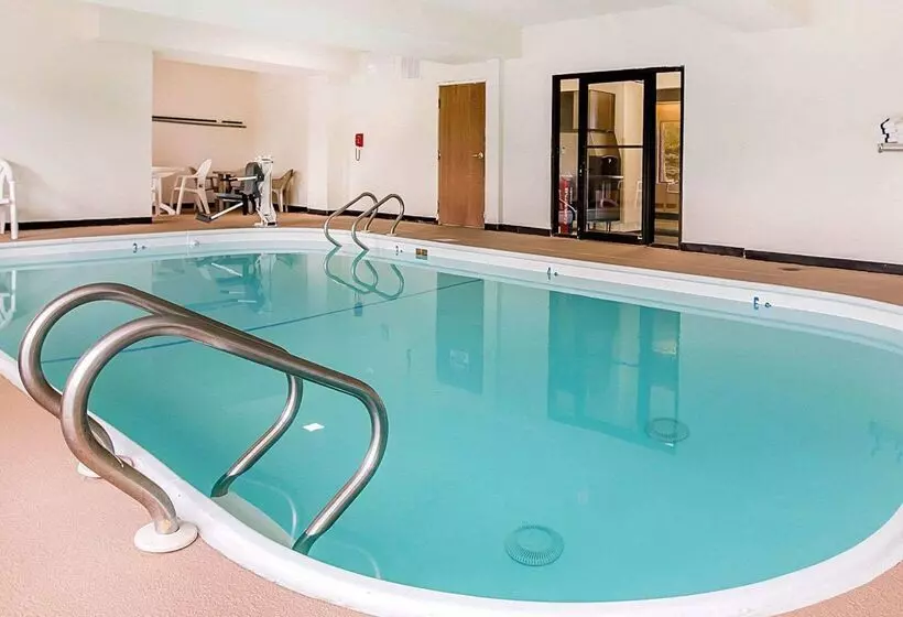 호텔 Comfort Inn & Suites Near Tinley Park Amphitheater