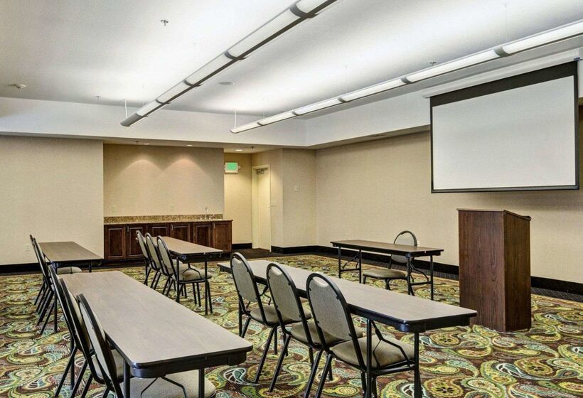 호텔 Comfort Suites Near Hot Springs Park