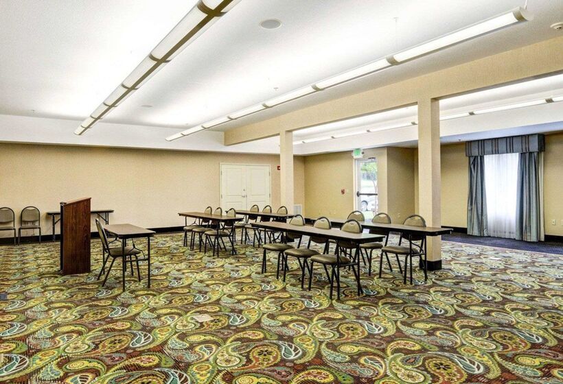 호텔 Comfort Suites Near Hot Springs Park