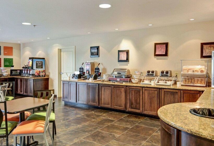 호텔 Comfort Suites Near Hot Springs Park