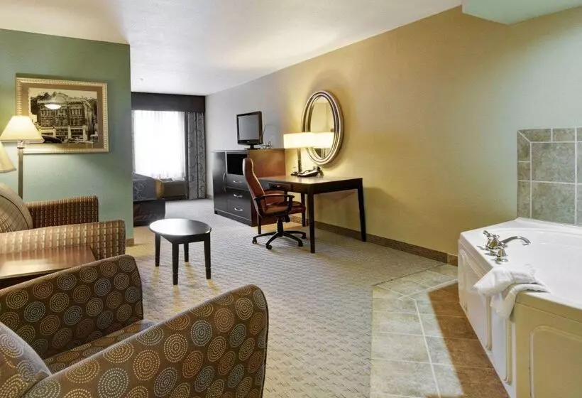 هتل Comfort Suites Near Hot Springs Park