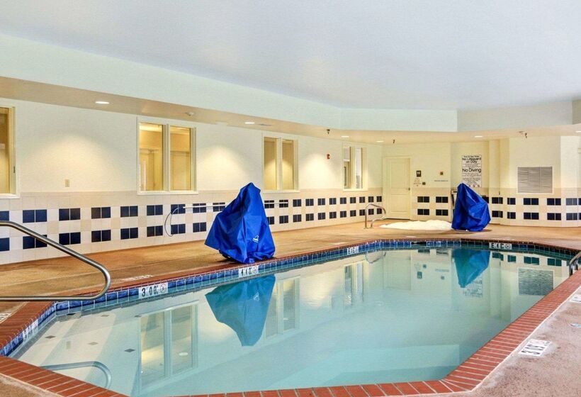 호텔 Comfort Suites Near Hot Springs Park