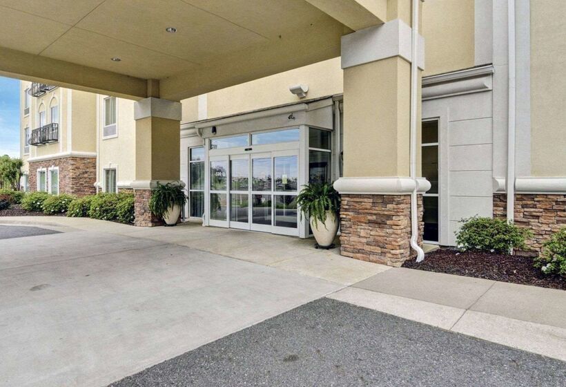 호텔 Comfort Suites Near Hot Springs Park