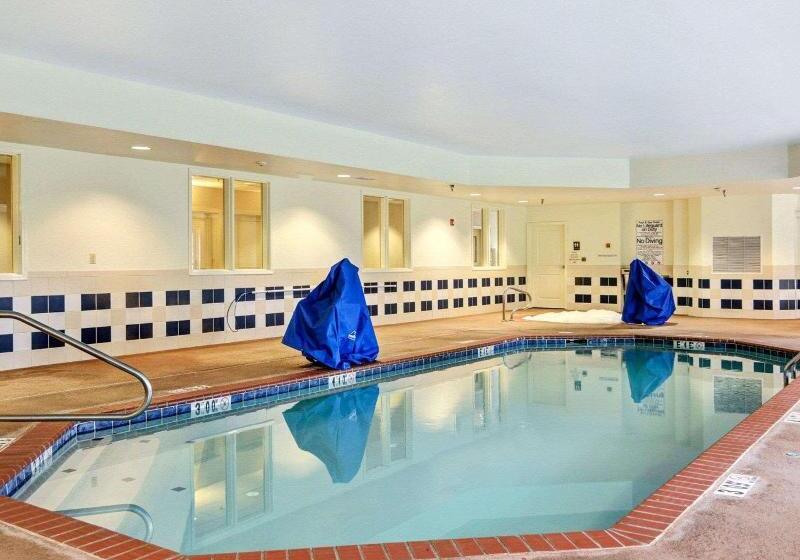 호텔 Comfort Suites Near Hot Springs Park