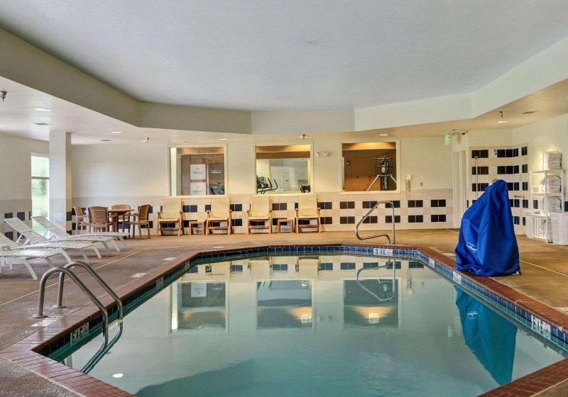 호텔 Comfort Suites Near Hot Springs Park