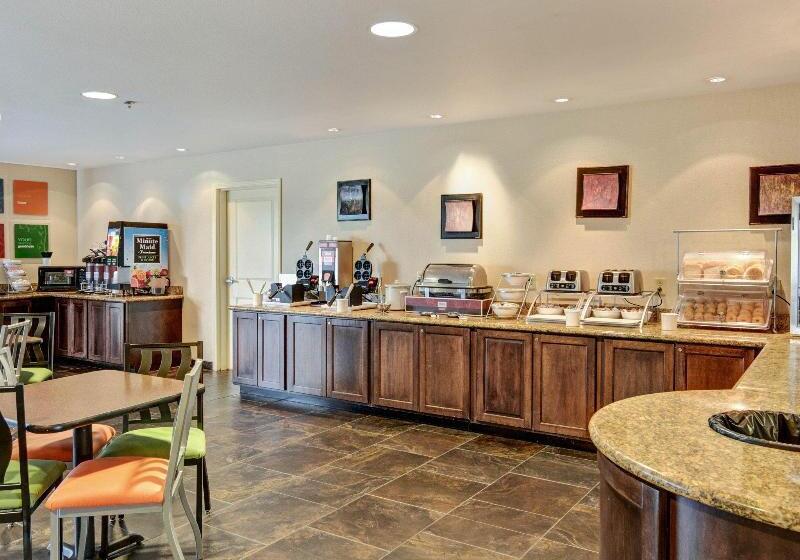 호텔 Comfort Suites Near Hot Springs Park