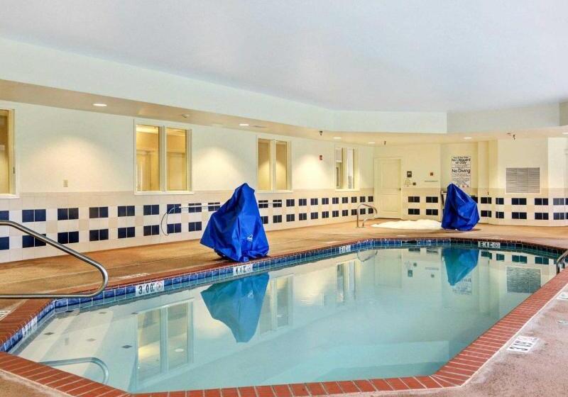 호텔 Comfort Suites Near Hot Springs Park