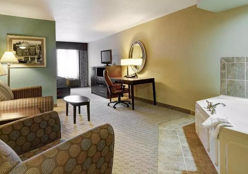 هتل Comfort Suites Near Hot Springs Park