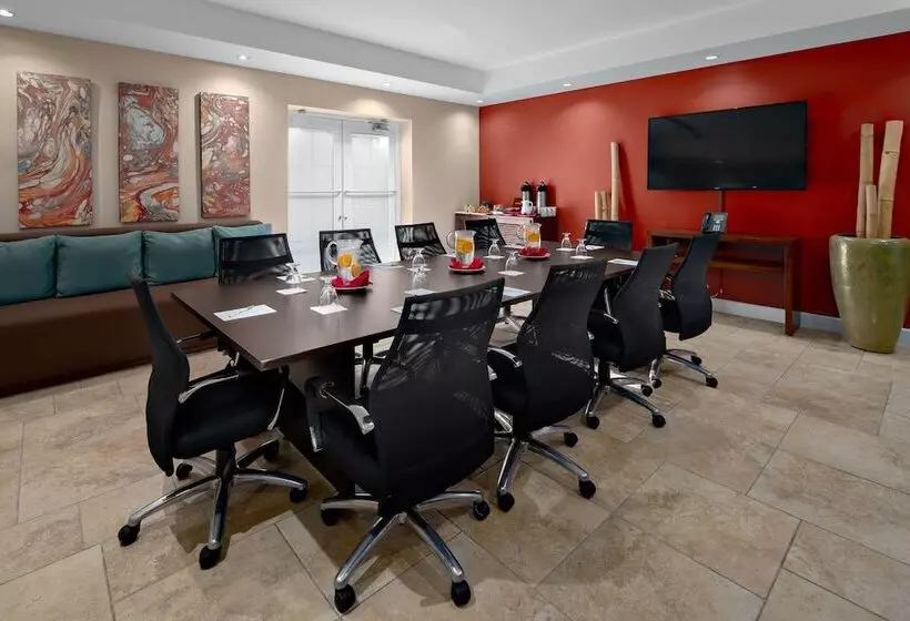 هتل Courtyard By Marriott Bridgetown, Barbados